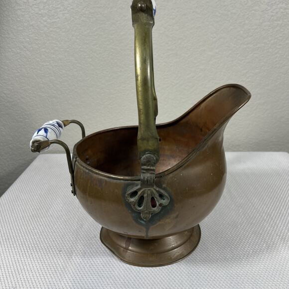 Vintage Copper And Brass Coal/Ash Scuttle W/ Porcelain Handles - Picture 5 of 11